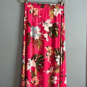 SELLING SKIRT FOR WOMEN SIZE SMALL SPRING COLOR 🌺💐🌹BNWOT MAXI